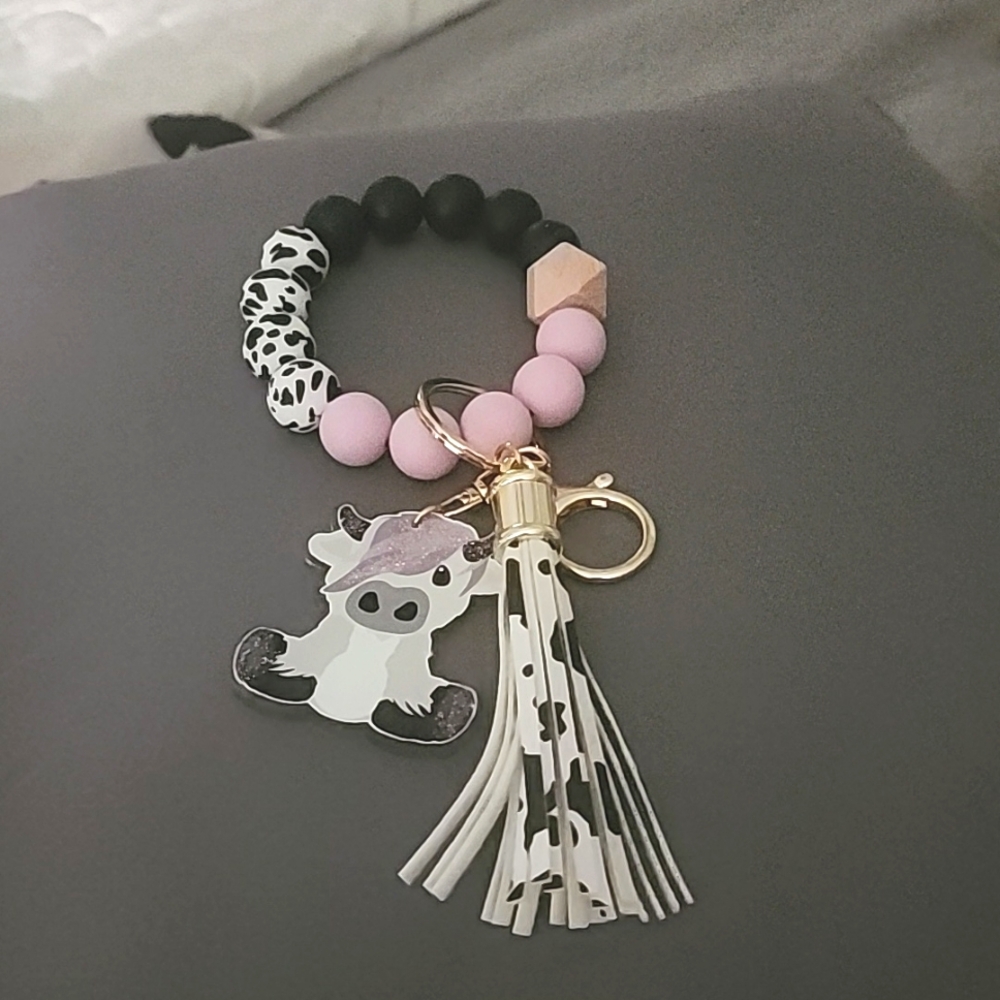 Bead wristlet keychain